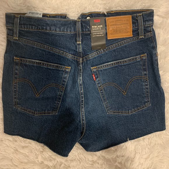 Levis Ribcage Shorts - Picture 2 of 4
